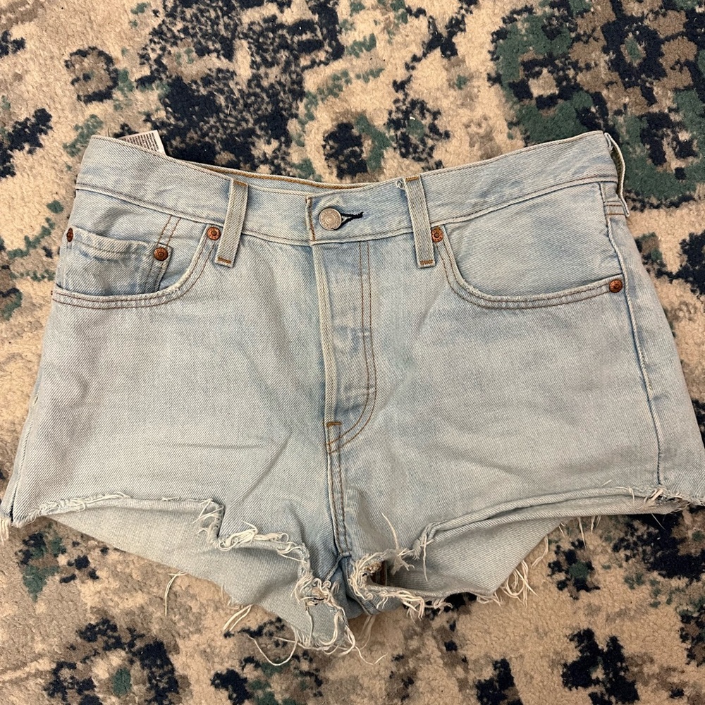 Levi’s light wash denim shorts!